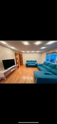 Wohnzimmer; holzboden, tageslicht