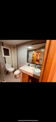 Badezimmer; fliesenboden, tageslicht
