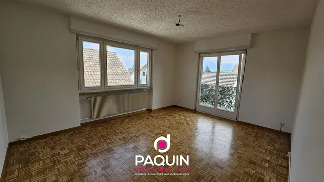 Soggiorno; vista, pavimento in legno, luce naturale