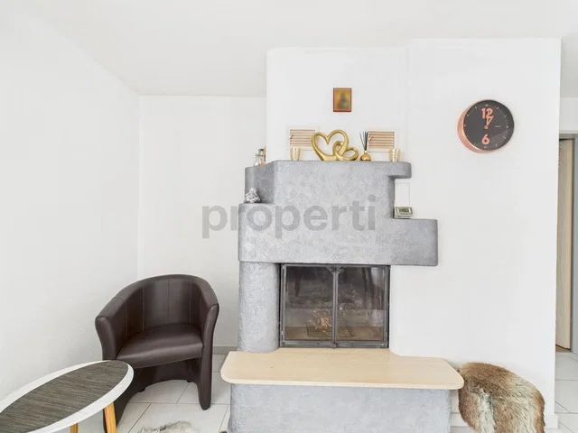 Wohnzimmer; kamin, fliesenboden