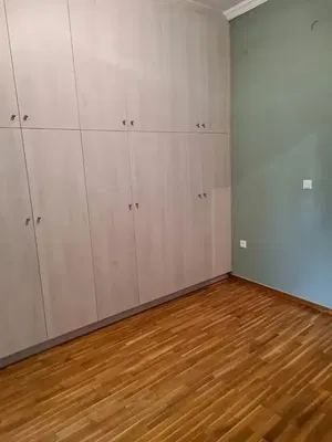 Spavaća soba; drveni pod