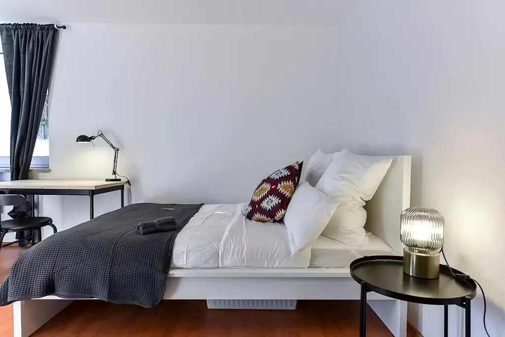 Bedroom; natural light, modern style