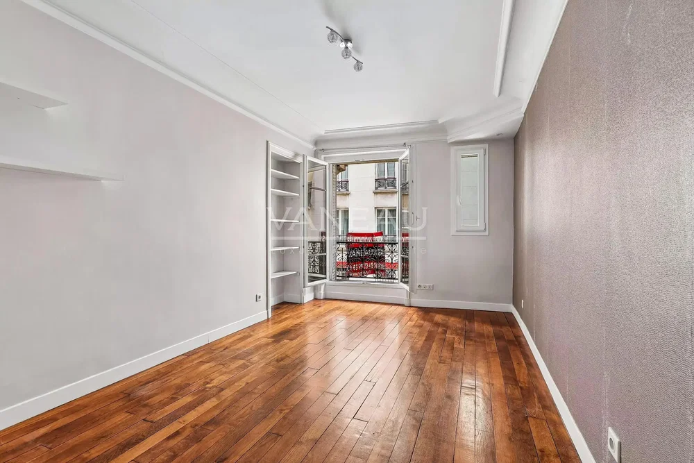 Спаваћа соба; дрвени под, поглед, природно светло