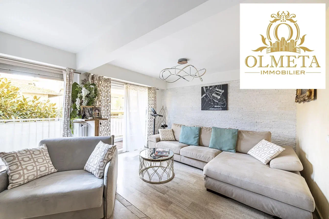 Oturma odası; doğal ışık, modern stil