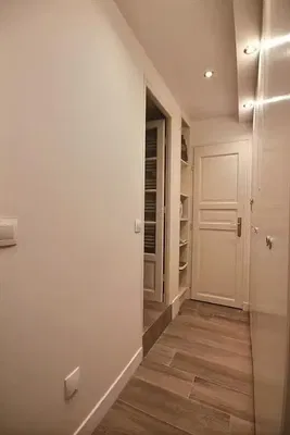 Garderobe; fliesenboden