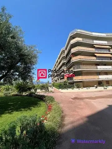 Huis en omgeving; uitzicht