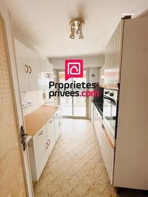 Mutfak; mutfak aletleri, fayans zemin