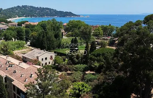 Кућа и околина; поглед