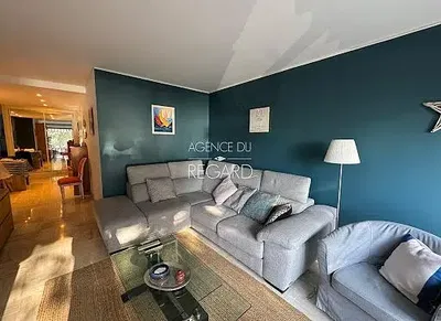 Дневна соба; природно светло, модерни стил