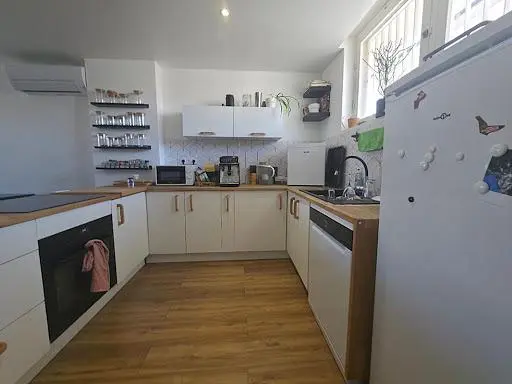 Kitchen; kitchen appliances, wood floor, natural light