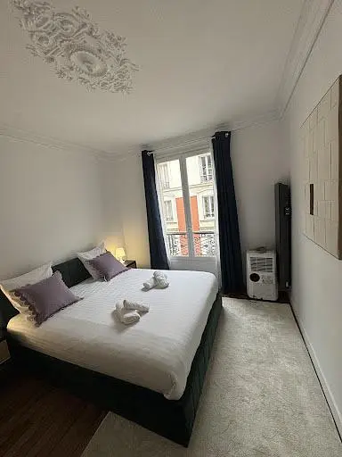 Спаваћа соба; природно светло