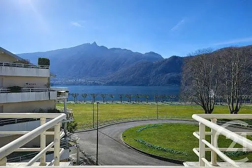 Балкон; поглед