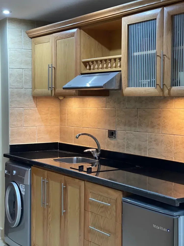 Κουζίνα; συσκευές κουζίνας, πλακάκια