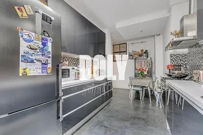 Кухиња; кухињски апарати, природно светло, модерни стил