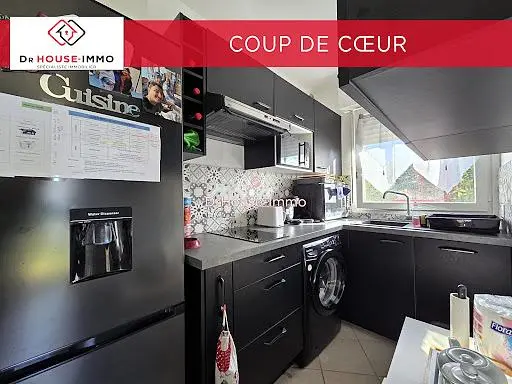 Kuhinja; kuhinjski aparati, pločice, prirodno svjetlo