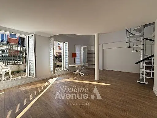 Salon; parquet, lumière naturelle, vue