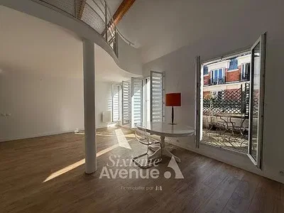 Salon; lumière naturelle, parquet, vue