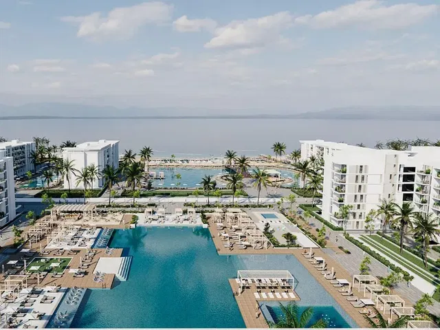 Къща и околности; гледка