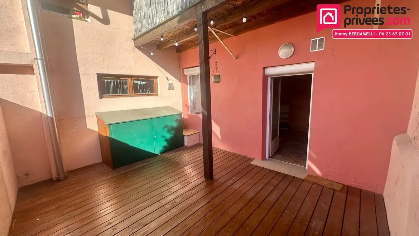 Terras; houten vloer, natuurlijk licht