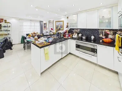 Küche; küchengeräte, fliesenboden, tageslicht, moderner stil