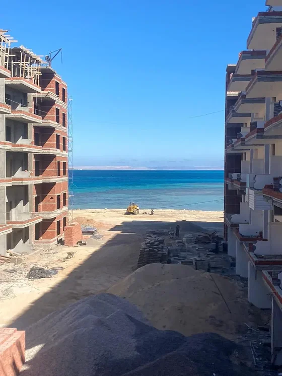 Maison et environs; vue