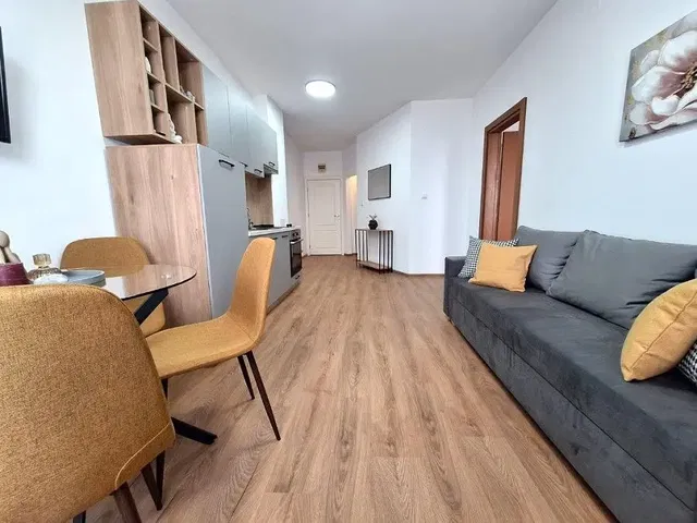 Living room; wood floor, modern style, natural light