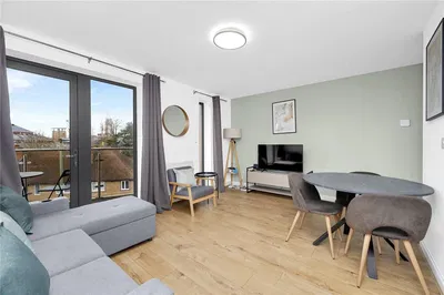 Oturma odası; manzara, doğal ışık, modern stil