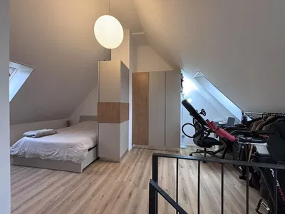 Chambre; lumière naturelle, parquet