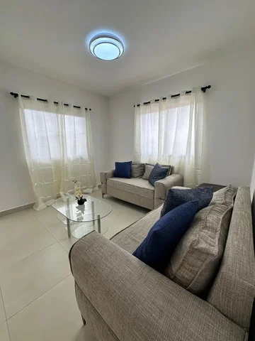 Salon; lumière naturelle, carrelage, style moderne