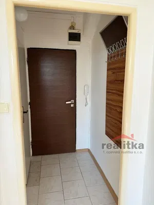 Garderobe; tegelvloer