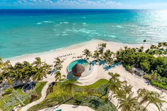 House and surroundings; view, natural light