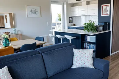 Oturma odası; doğal ışık, modern stil