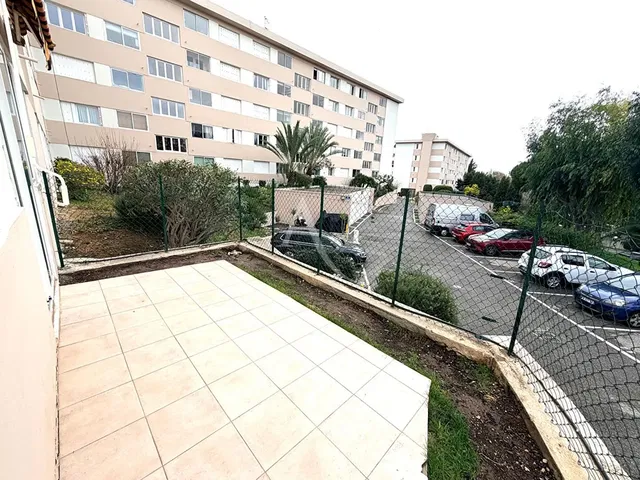 Taras; podłoga z płytek, widok