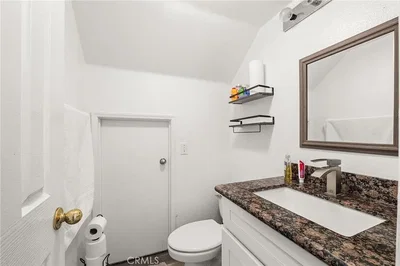 Tuvalet; doğal ışık, tadilatlı