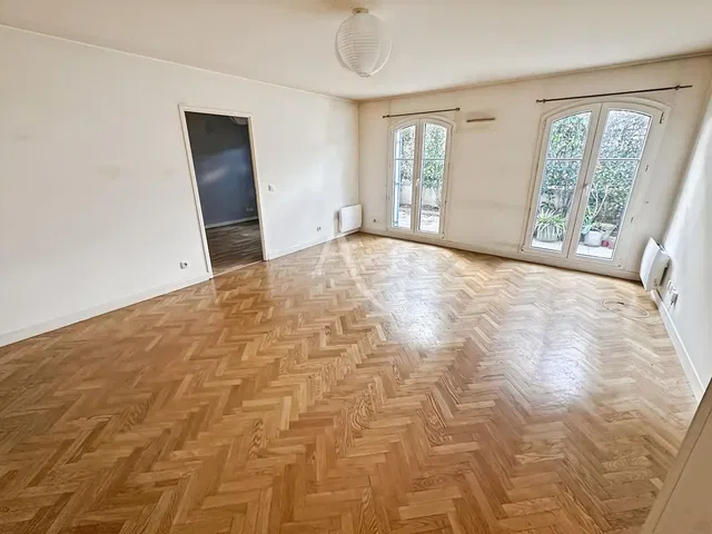 Salon; parquet, lumière naturelle
