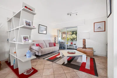 Oturma odası; manzara, doğal ışık, modern stil
