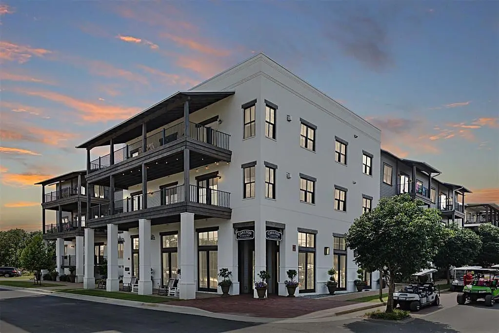 Dům a okolí; výhled