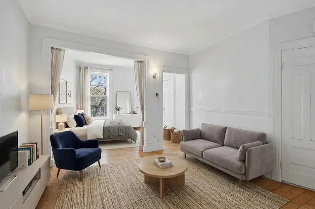 Salón; luz natural, suelo de madera, estilo moderno