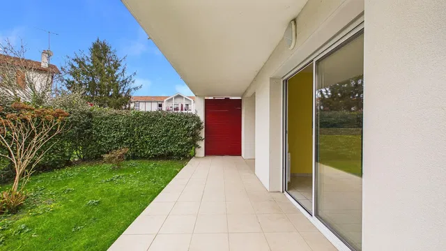 Terrasse; carrelage, vue, lumière naturelle