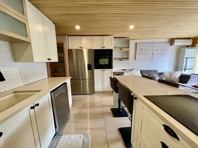 Cocina; electrodomésticos, luz natural, estilo moderno