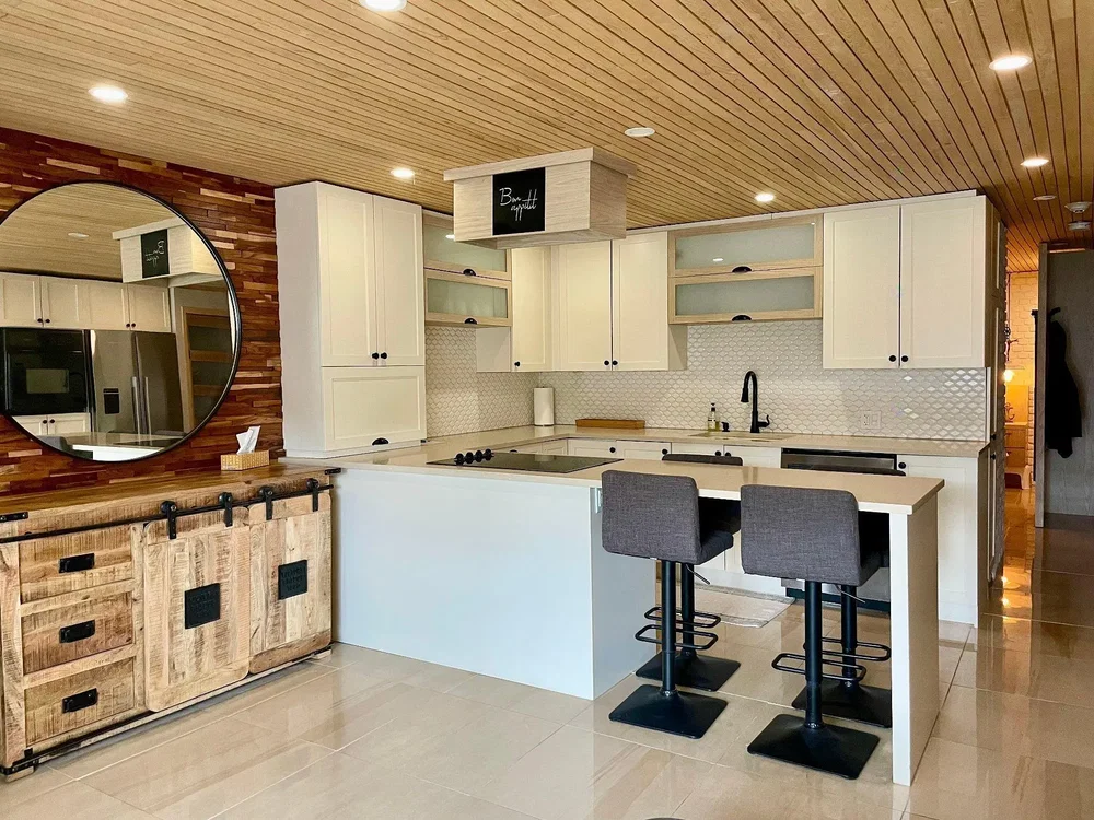 Cucina; elettrodomestici, pavimento in piastrelle, ristrutturato, luce naturale, stile moderno