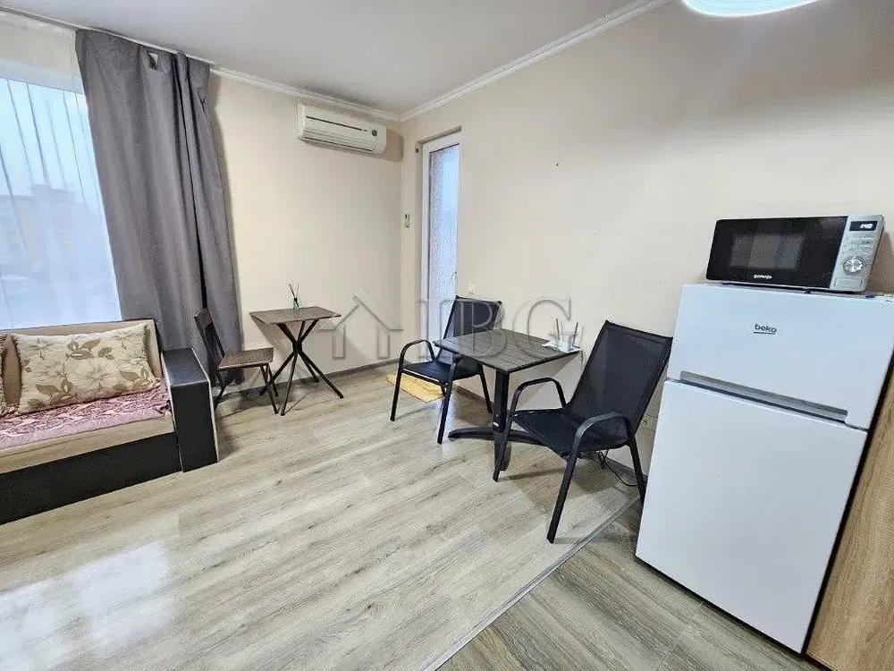 Mutfak; mutfak aletleri, ahşap zemin, fayans zemin, tadilatlı, doğal ışık, modern stil