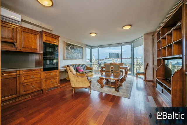 Living room; view, wood floor, rustic style