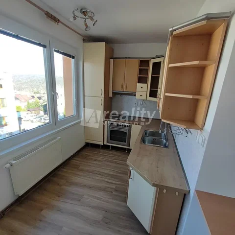 Cuisine; vue, électroménager, lumière naturelle, parquet