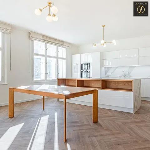 Kitchen; wood floor, natural light, modern style
