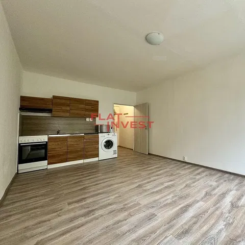 Cocina; suelo de madera, renovado