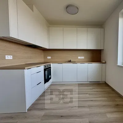 Kuhinja; kućanski aparati, renoviran, prirodna svjetlost