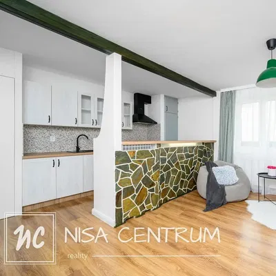 Cuisine; parquet, lumière naturelle, style moderne