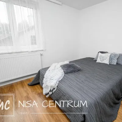 Chambre; parquet, lumière naturelle