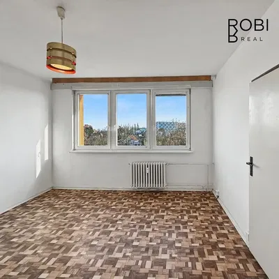 Спаваћа соба; поглед, дрвени под, природно светло